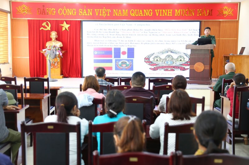 Tuyên truyền, phổ biến Luật Biên phòng Việt Nam