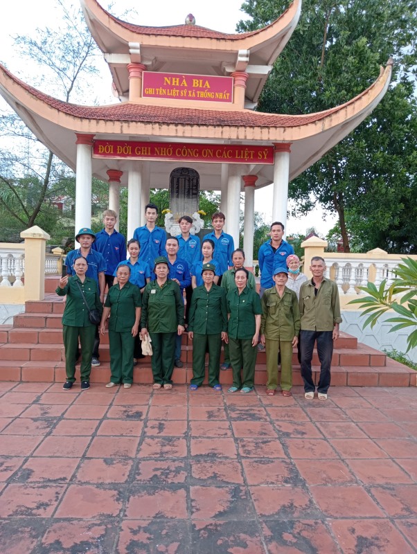 Tổ chức ra quân dọn vệ sinh Nhà bia ghi tên Liệt sỹ xã Thống Nhất nhân dịp kỷ niệm 75 năm Ngày Thương binh liệt sỹ (27/7/1947 - 27/7/2022)