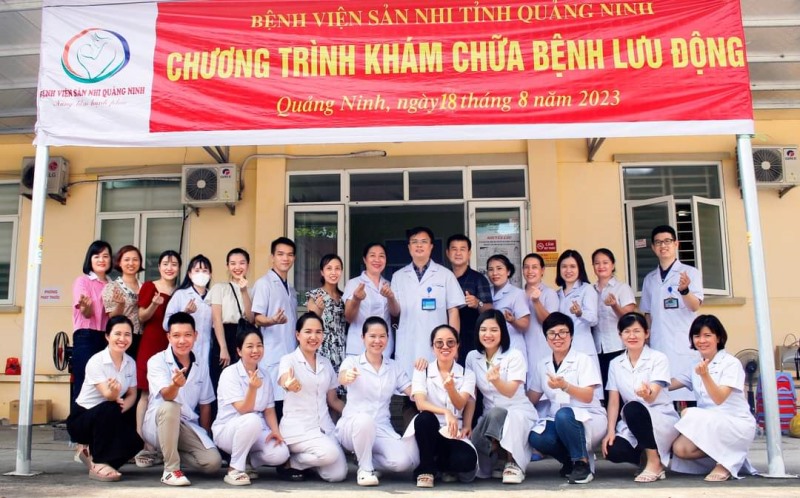 Xã Thống Nhất phối hợp với Bệnh viện sản - nhi tỉnh Quảng Ninh tổ chức khám chữa bệnh lưu động cho Nhân dân