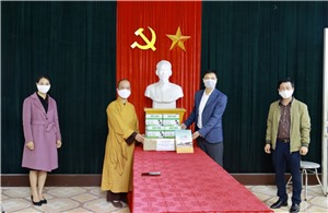 Chùa Tiêu Dao: Trao tặng 1.000 khẩu trang cho cán bộ, phóng viên Trung tâm Truyền thông Văn hóa Thành phố