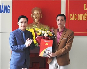 Đồng chí Phạm Lê Hưng, Phó Bí thư Thành ủy công bố các Quyết định của BTV Thành ủy về công tác cán bộ